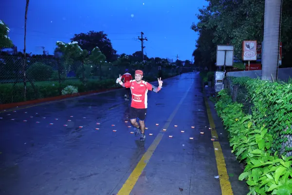 Dawn blue light, runner with victory signs