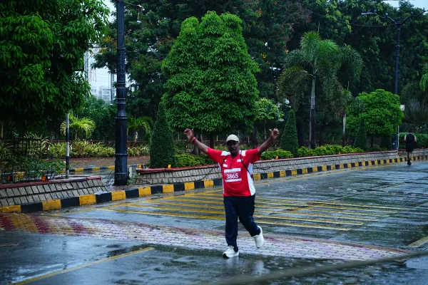 Solo runner celebrating on Necklace Road