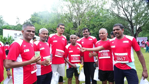 Group of veterans raising sugarcane cups
