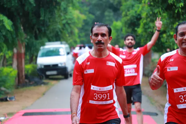Runner with thumbs up