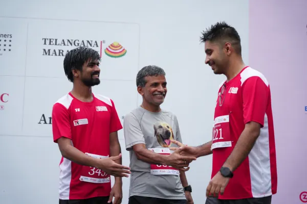 Handshake and prize in the park