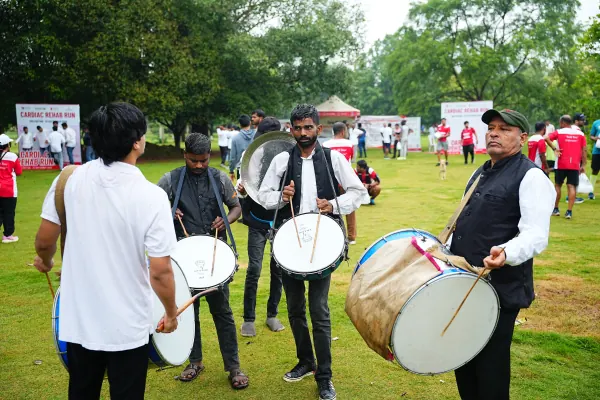Dhol players arrive